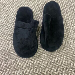 NWOT Black Plush Indoor heated Slippers